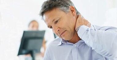i sintomi dell'osteocondrosi cervicale sono dolore al collo