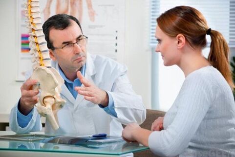 consultazione con un medico per l'osteocondrosi della colonna vertebrale