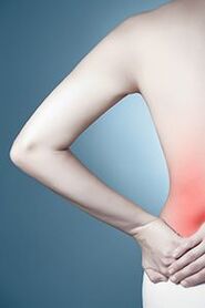 il dolore costante e doloroso nella parte bassa della schiena è il secondo stadio dell'osteocondrosi